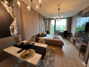 Rome Stylish apt w Parking Spot and Working Space